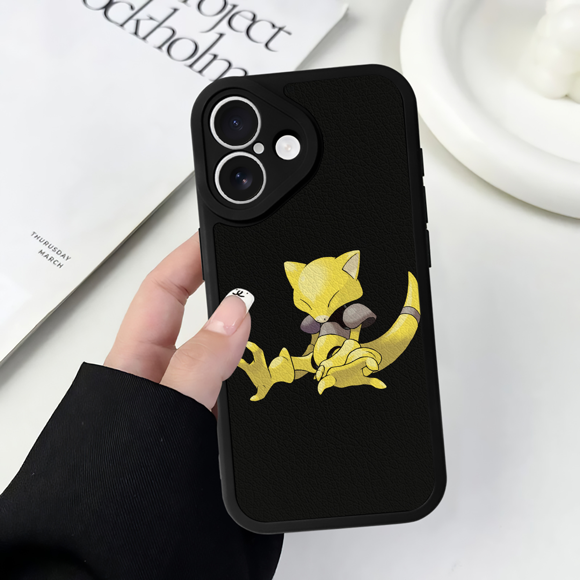 （画像用） ポケットモンスター Pokémon 【iPhone 16シリーズ対応】シリコンスマホケース（レザー調） 材質：シリコン